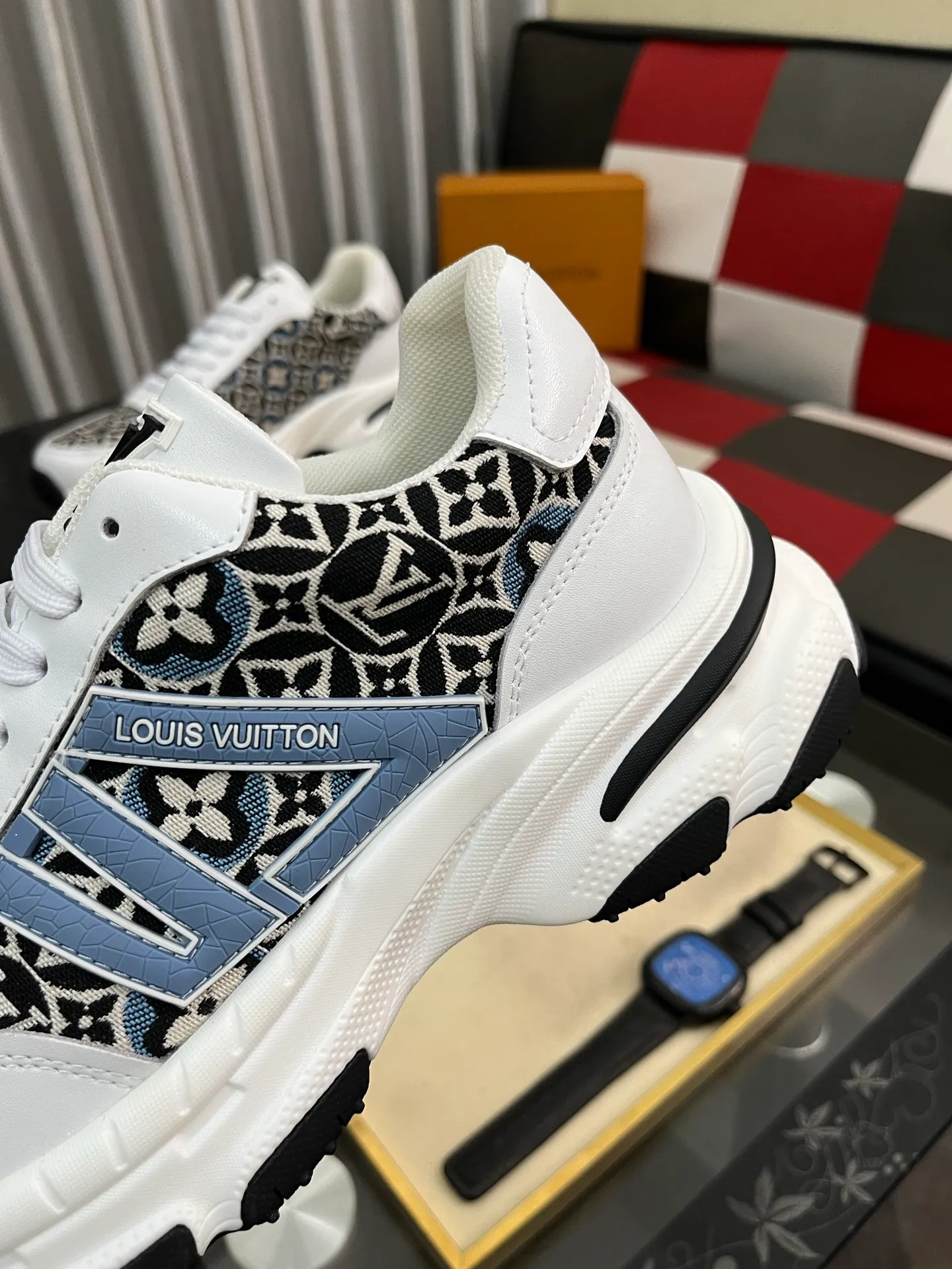 Men's shoes 💰458⌚️⌚️LV Louis Vuitton. The latest trendy casual shoes are popular in physical stores in sizes 38-44. New spring and summer comfortable imported custom original cowhide, unique jacquard fabric element design. With sheepskin lining, Lv original bottom, [sun][sun] high-end packaging and high quality💪Details determine the quality, you can enter and leave the counter at will, welcome to compare🇮🇹3️⃣colors available
